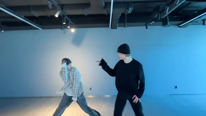 Can the whole world come and watch Park Ji Sung shotaro dance Siren!