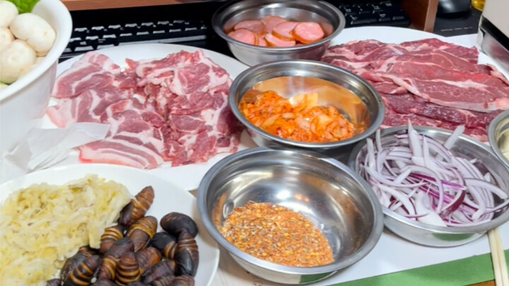 Lingering on the road of love with no true love in sight, my bestie’s all about scallops—but forgets