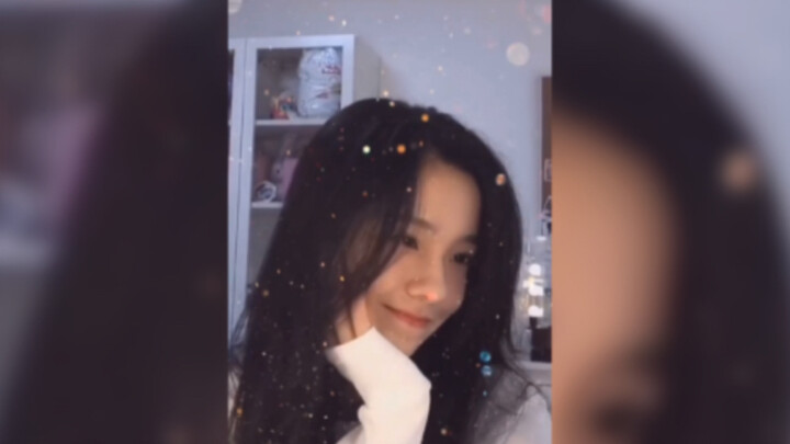 تحدي أجمل فتاة تبتسم على الشبكة