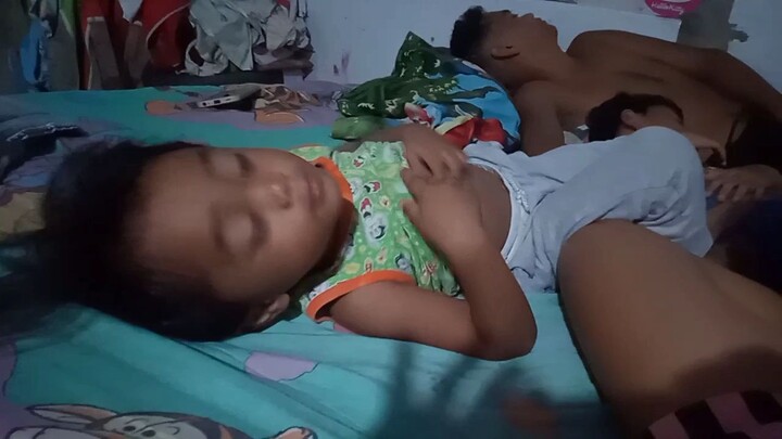 jissoo fever FLOWER   kahit tulog napapasayaw Yan😆😆💖