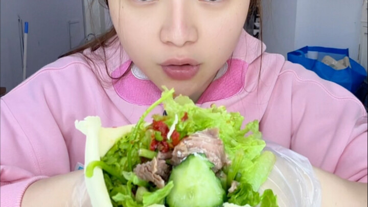 วันนี้กินง่ายๆ สักคำ ผักรวมม้วน