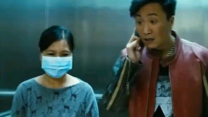 Kakak ipar kena benda najis, adik laki-laki dengan berani menyelamatkan kakak laki-laki.