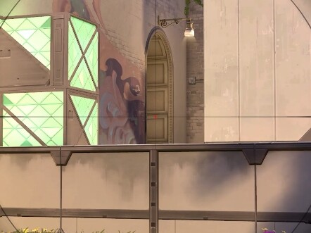 Đối diện còn biết cả lúc nào tôi gạt tàn thuốc