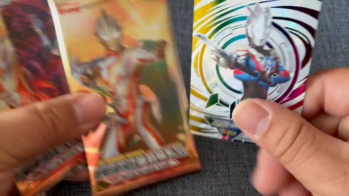 Menangkan kartu langka secara gratis, paket kartu Ultraman Glory, dan lihat seberapa kuat kakak laki