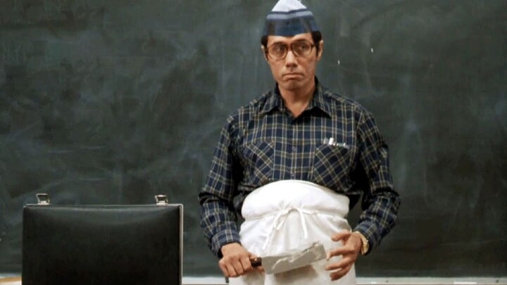 Teacher Takes Up the “Knife” in Class: Furious Over 400 Underachievers Score Elite University Placem