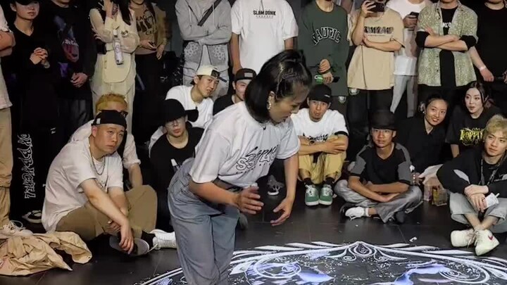 هذا هو الرقص الميكانيكي الحقيقي! مذهل للغاية!