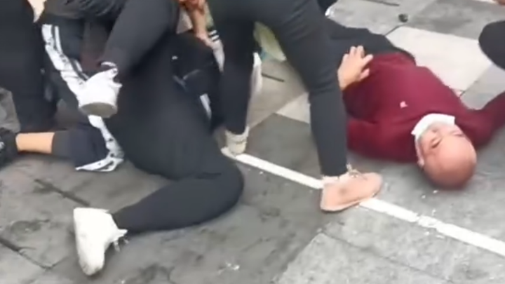 这兄弟估计是进去过年了