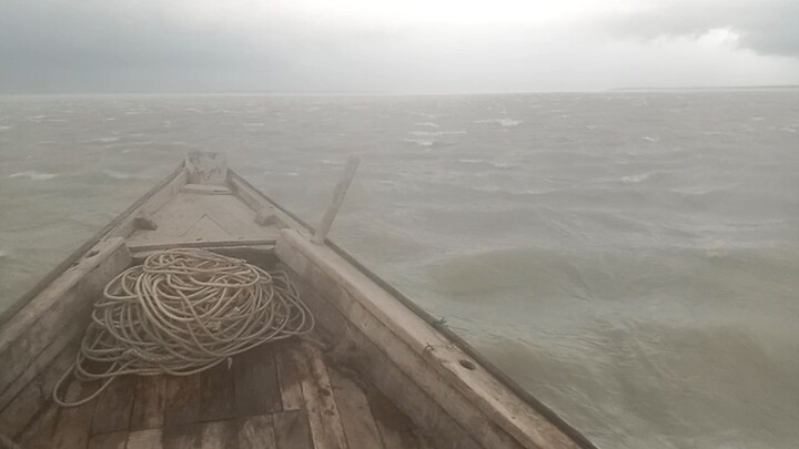 গভীর সমুদ্রে. me Bangladeshi fisherman 😎😎please support me