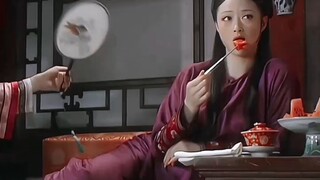 翊坤宫里的冰块数量变化，暗示了华妃从上上荣宠到失宠下线的人生