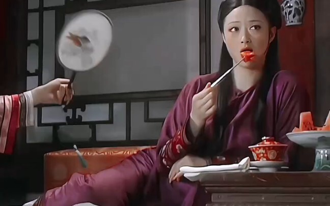 The changing number of ice blocks in Yikun Palace hints at Hua Fei's life journey—from being highly 