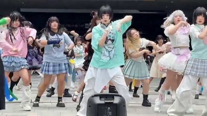 BW d3 Hundreds of people dance together 🎵 The second dimension also has its own square dance