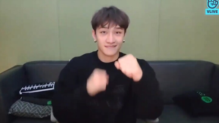 【SKZ Bang Chan】Bang Chan menari lagu "DOMINO" di kamar, hahaha Chan-ah sangat imut