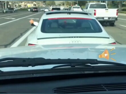 هل الافتتاح الجديد لأودي يستدعي كل هذا الغرور؟ سأعلمك كيف تكون إنسانًا!