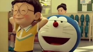 哆啦A梦旁边的人是谁呀？是长大后的大雄吗？