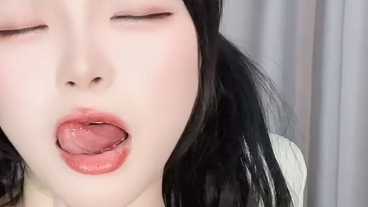 Xiao Wanwan: Tongue Dance~