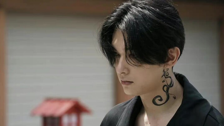 〖Tokyo Avengers〗The live-action version of Mikey Dong has a black hair.