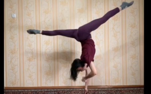 原来动画的动作现实里真的可以做到