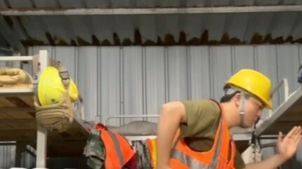 Jangan terburu-buru, tarian robot akan segera dimulai. Aku akan mengajarkanmu tarian baru segera set