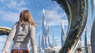 女孩偶然触摸到一枚徽章，竟瞬间穿越又瞬间归来