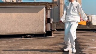 First time showing his face! OMG tenor flip dance