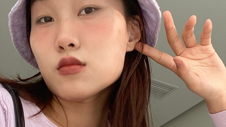 «تربيتي الأسرية هي: إذا كان لديك ملابس غير مستخدمة، فهديها لأخواتي الصغيرات» - الجزء الخاص بالملابس 