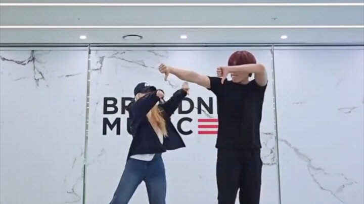 【Lee Chae-yeon Park Woo-jin】Sebenarnya hubungan kalian itu apa??? Tentu saja kami adalah mitra bisni