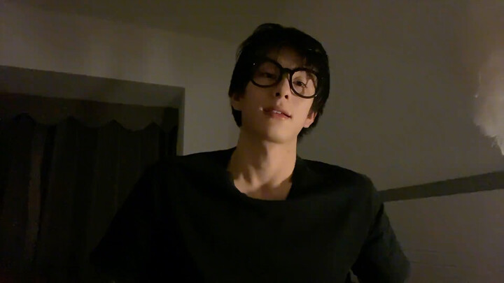 男高眼镜帅哥！