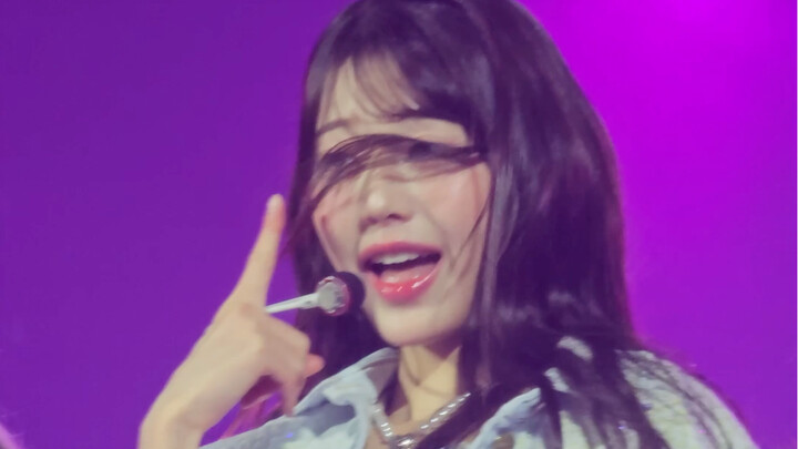 قوي وحازم، لكن في منتصف الليل أتذكر تلك الخصلة المزعجة من الشعر.