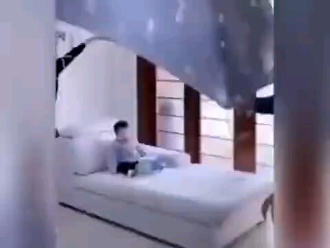 วันนี้จะปูผ้าปูที่นอนให้ทุกคนค่ะ