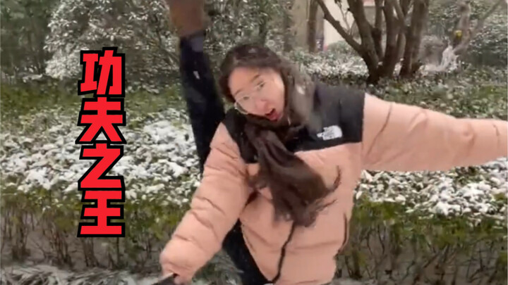 راقصة الثلج في الأرض المغطاة بالثلوج