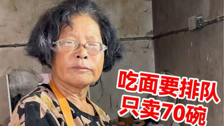 The second of Bengbu’s three great noodle shops: Qiu Ji Xue Cai Noodle House. With her slick sales p