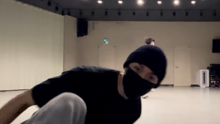 Vernon & Dino's latest dance challenge lesserafim «Easy»