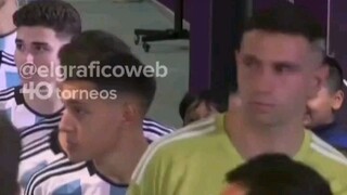 【Argentina Team】How much do these little guys really love Messi? They all turn their heads to stare 