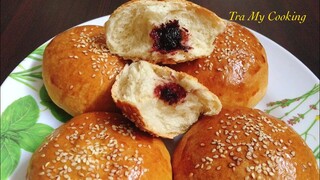 BÁNH MÌ - Cách làm Bánh Mì Nhân Mứt Dâu, nhồi bột bằng tay | Tra My Cooking