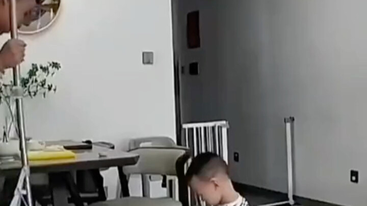 Masyarakat itu kejam, ayah akan memberi pelajaran dulu!