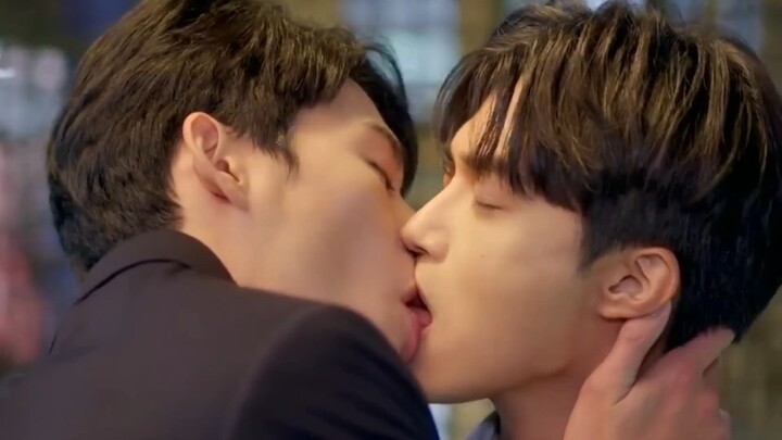 BL KISSES with tongue