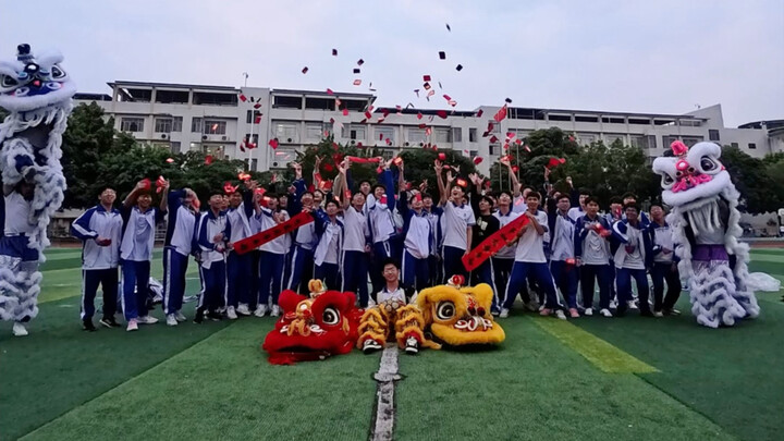 كنتُ للتو أستمع وكأننا في 2024، والآن أسمع مرة أخرى وكأننا أوشكنا على الوصول إلى 2026. أتمنى لكم مقد