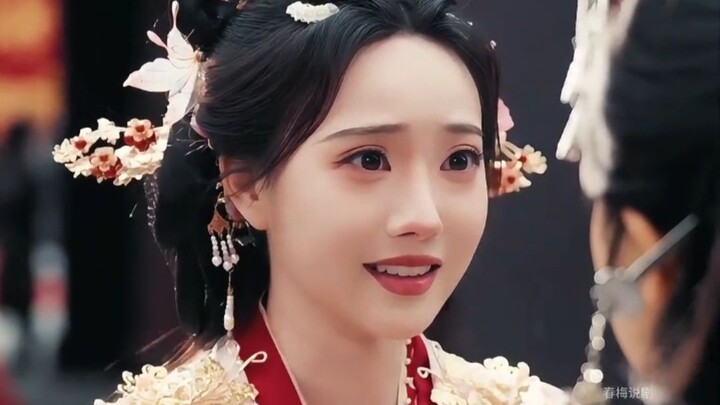 Để khiến Hoàng hậu ghen, Hoàng đế cố tình dẫn về một mỹ nhân. Nào ngờ, Hoàng hậu chẳng những không t