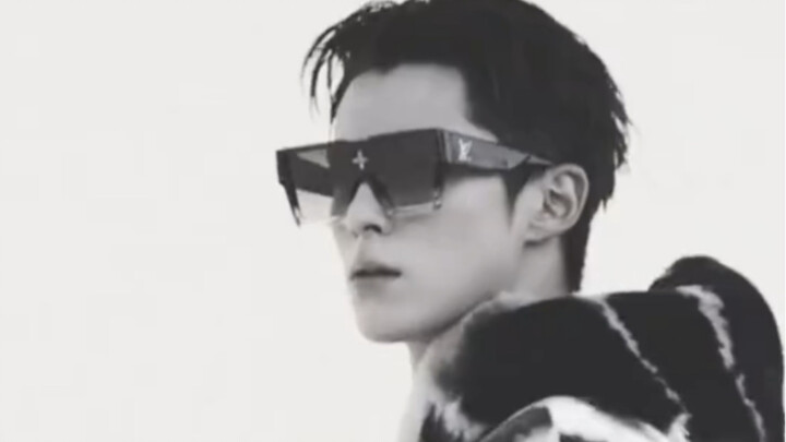 “ไม่ได้มาจากนักเดินแบบ แต่อยากดูเขาเดินทั้งวันเลย!” เท่และมีเสน่ห์สุดๆ!