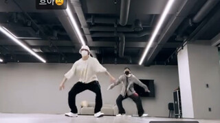 [NCT Lee Mark] A career-oriented idol who juggles two teams' crazy schedules while still taking pers