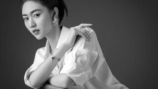 Girls' greasy photo poses