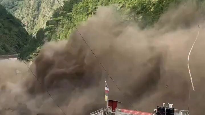 A very horrific mob in Nepal in which many people died, it is said that they are missing. 🥹😱