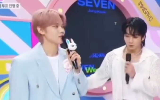 Jungkook treats his junior Choi Yeonjun very well.