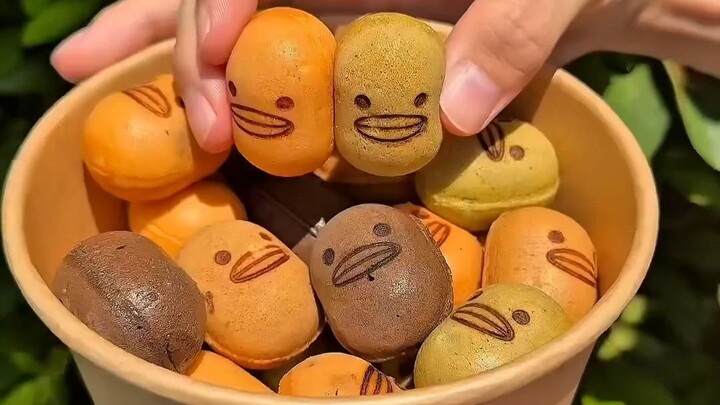 Bánh bông lan hình chim non dễ thương nhất Nhật Bản