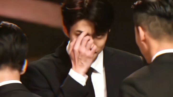 «صوّب نحو هنا، هذه آخر درس، لا تكن لطيفًا!»