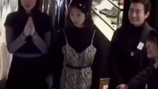 في تلك الأيام، كانت تُقدّر بشكل استثنائي كل شخص يُعبّر عن حبه لها، ما جعل تشوي شي ري تبكي بحرقة.