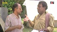 অনেকে জায়গা না পেয়ে ফাকা জায়গায় তাবু টানিয়ে থাকার ব্যাবস্থা করেছেন