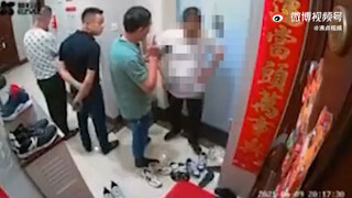 تعرّض المالك لتهديد من لجنة إدارة العقار لطلبه الطعام الجاهز. اعتذرت اللجنة، واستقال الشخص المعني.
