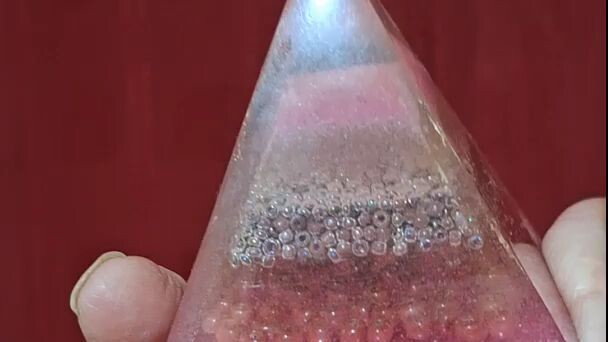 3d pyramid pink tones