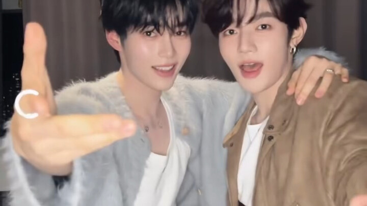 出言成章双人CHA  ZB1新歌BLUE